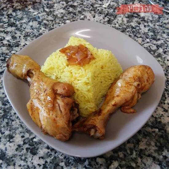 תמונה של מתכון שוקיים של עוף בתנור ואורז צהוב