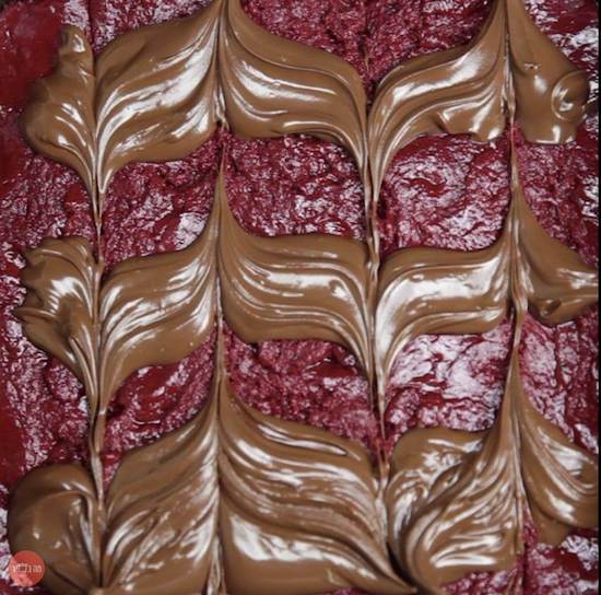 תמונה של מתכון עוגת בראוניז נוטלה קטיפה אדומה